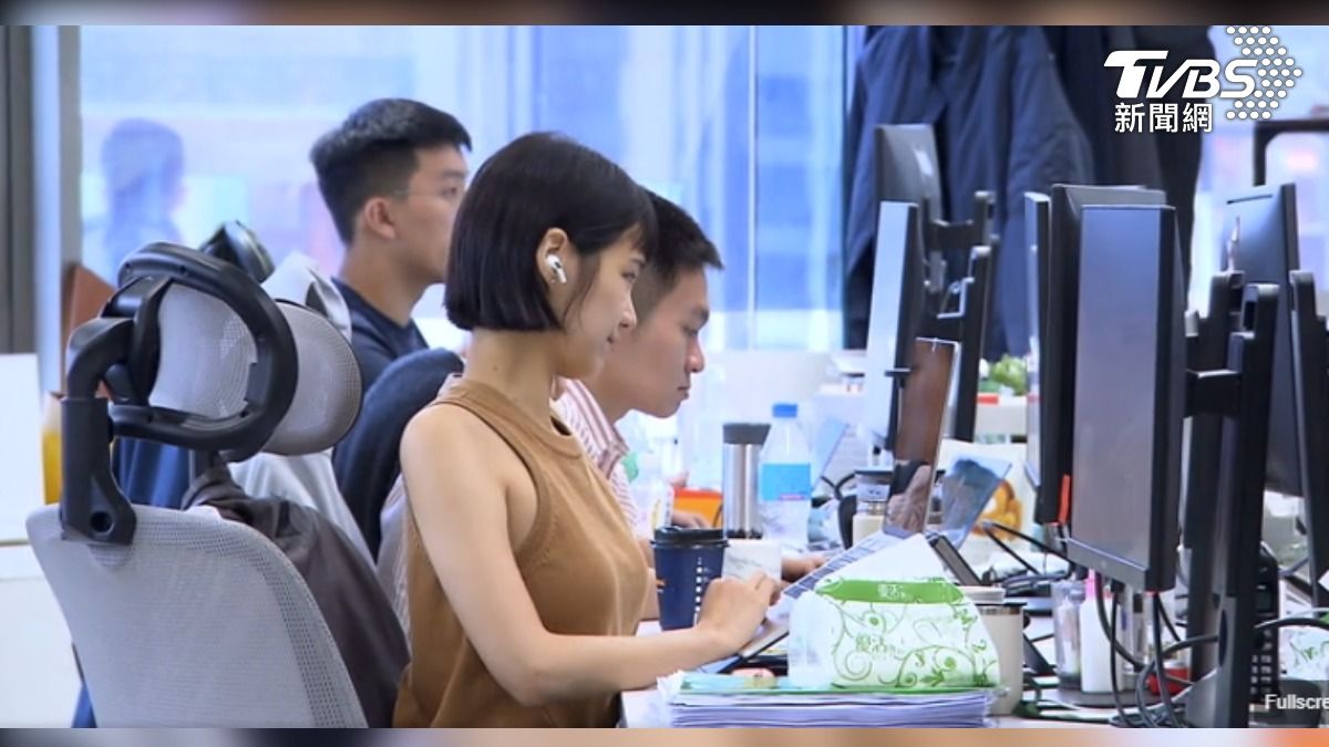 大公司企業調薪較小企業佔優勢 (圖/TVBS)
