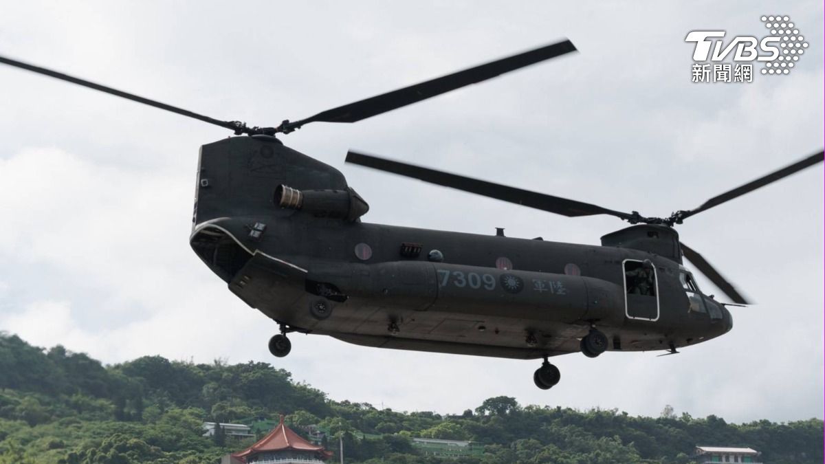 聯合防禦操演強化作戰！CH-47SD空投兵力＋雷霆2000火力壓制畫面曝