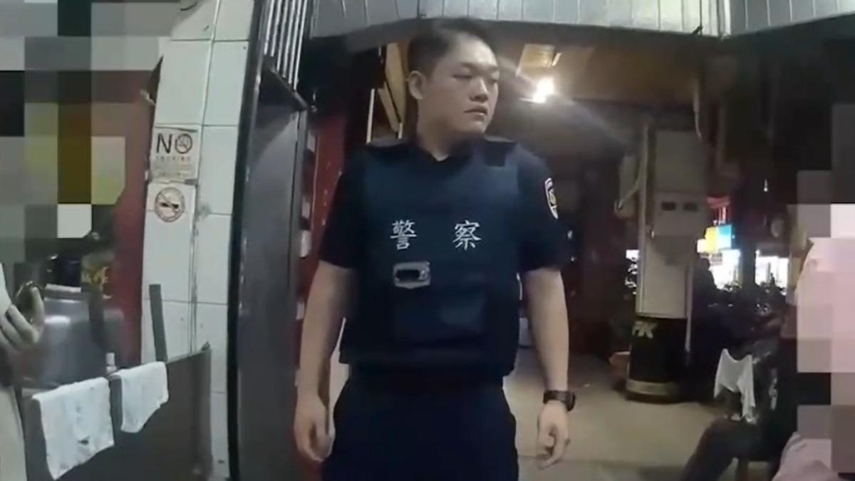 警方獲報到場處理員工糾紛,告知權益。(圖/警方提供)
