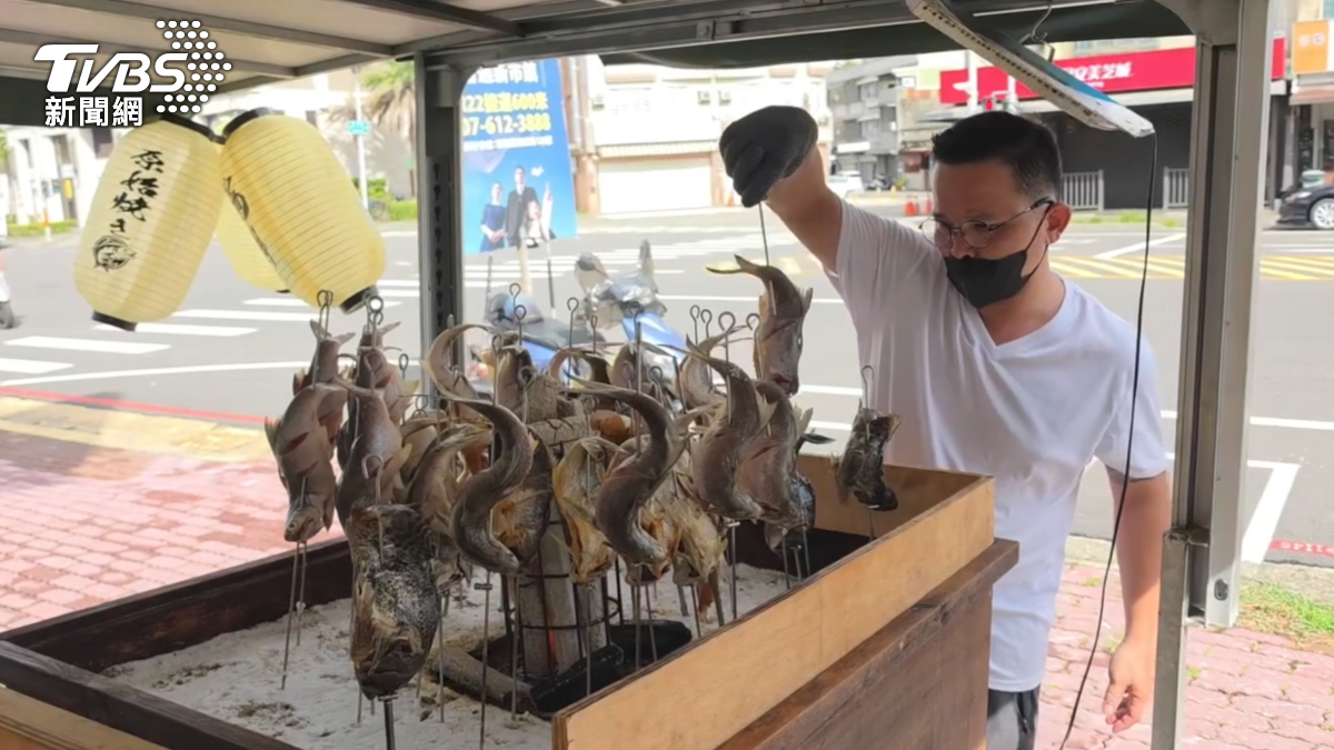 近期高雄出現一部移動式餐車,販售的料理是日本料理「爐端燒」,將原本在高級餐廳的昂貴料理,化身成街頭版平價美食(圖/TVBS)