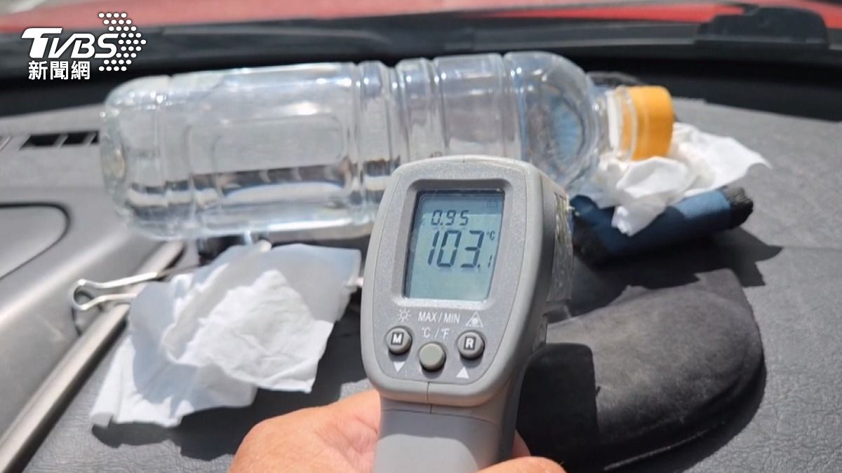 瓶裝水放車內10分鐘「避光墊冒煙」!彰化消防實測冒煙畫面曝