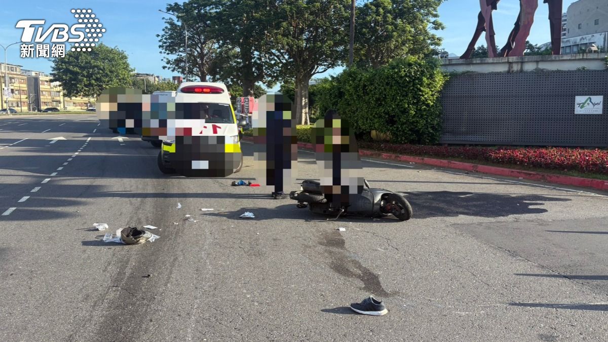 士林死亡車禍！汽車違規右轉猛撞直行機車　騎士重傷亡
