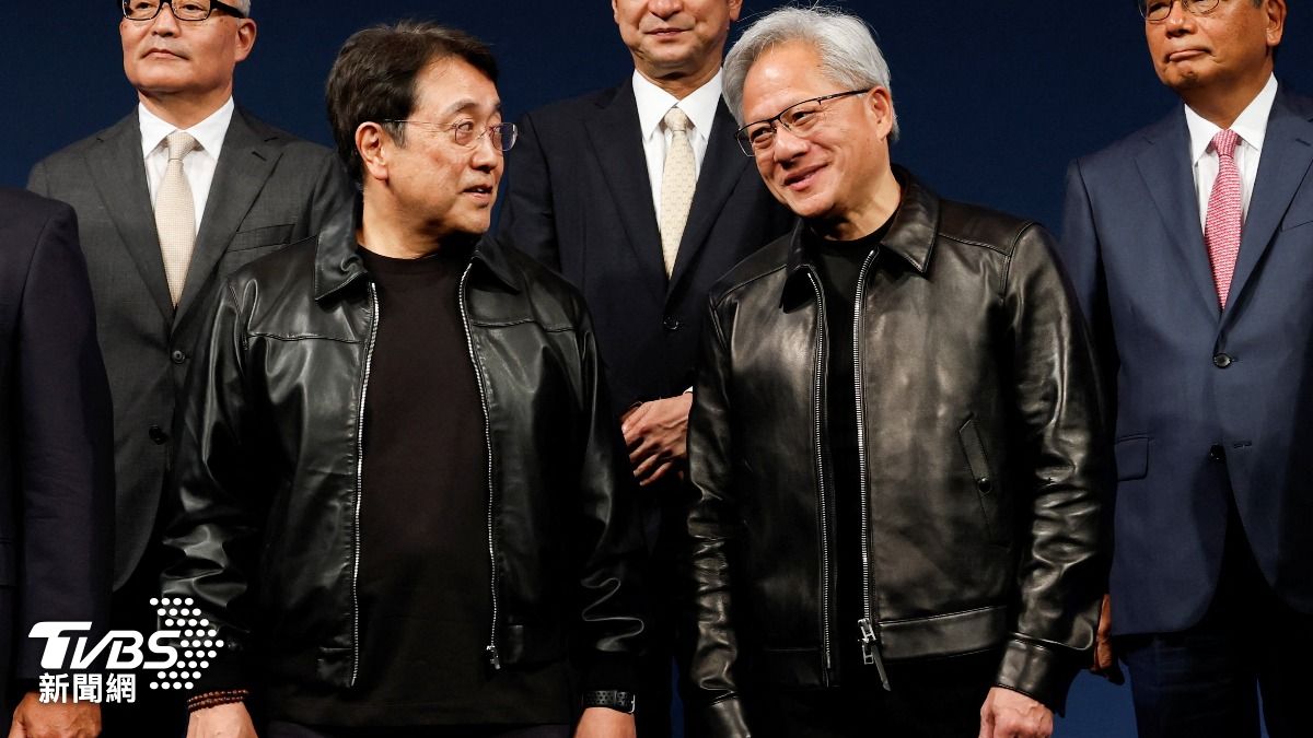 致敬1兆男!日大臣穿「黑皮衣」同框黃仁勳 承諾強力挺日AI