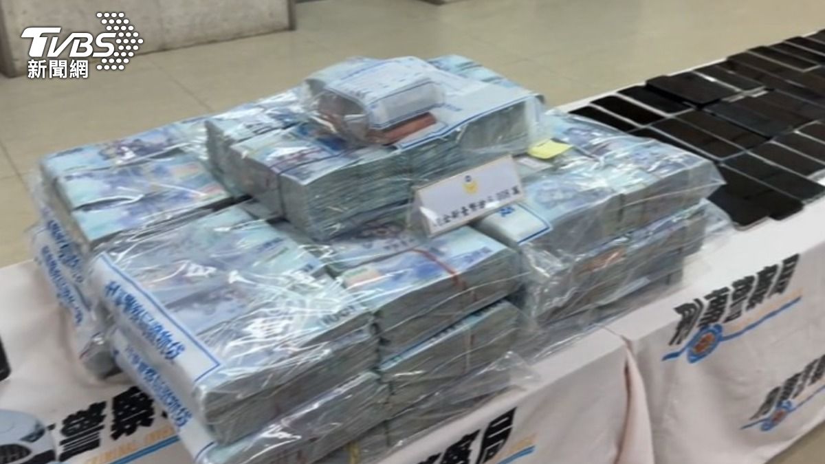 刑事局警方破獲跨境洗錢集團，查扣逾六千萬現金。（圖／TVBS）