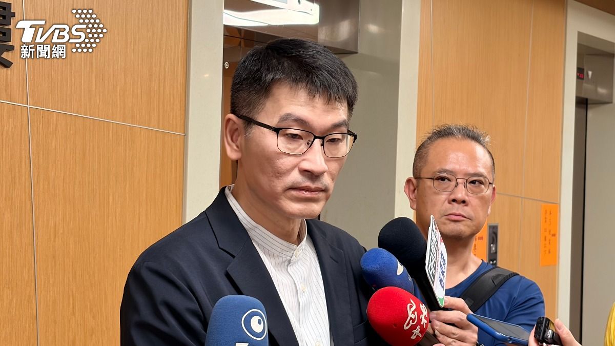 隔空互打!黃國昌爆赴陸醉倒酒店 梁文傑再扯柯文哲擁「花名冊」