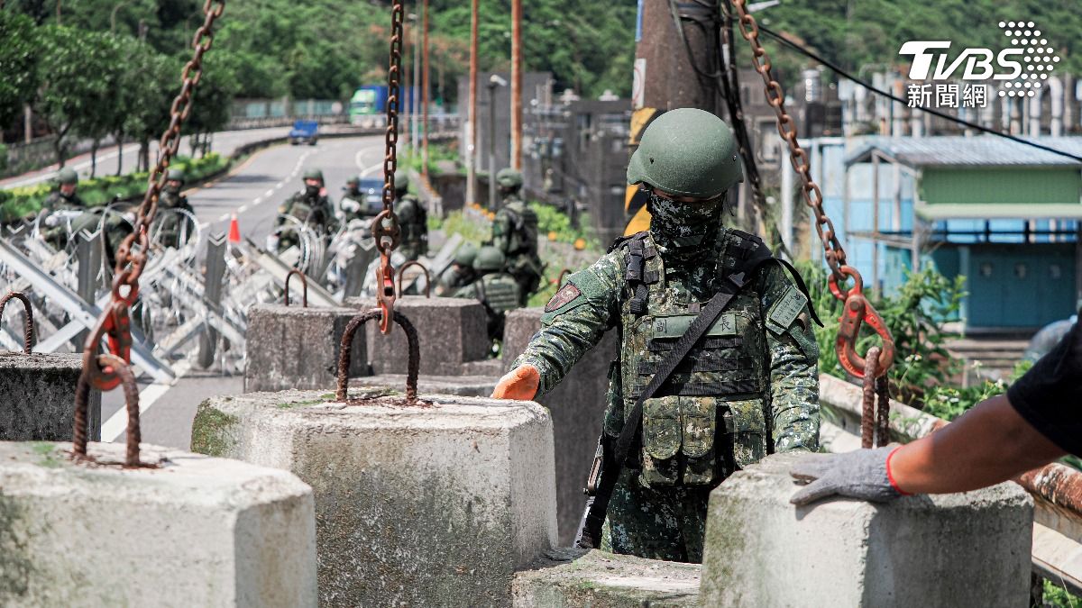 53工兵群重要道路阻絕設置任務,驗證軍民整合作業效能。(圖/六軍團提供)