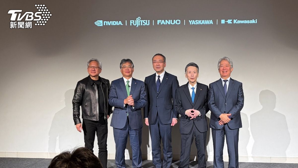 黃仁勳宣布輝達將與日本4大企業共同打造「實體AI」生態系。(圖/達志影像美聯社)