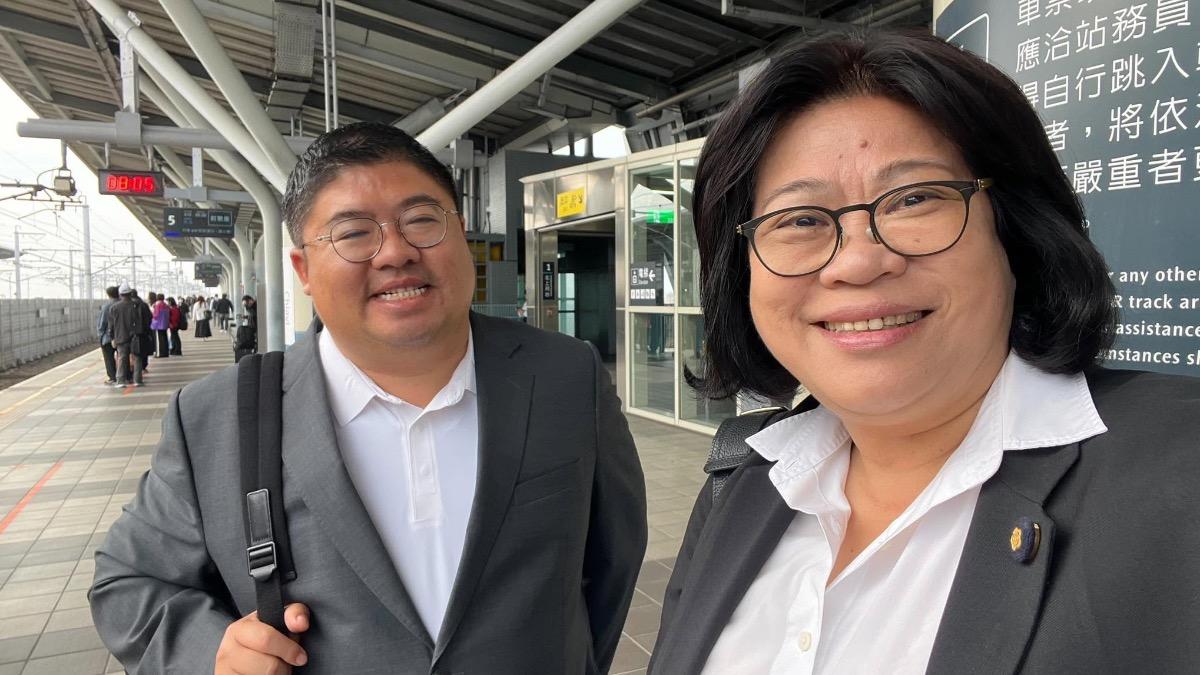 嘉義市長參選人王美惠（右）、嘉義縣長參選人蔡易餘（左）。（圖／翻攝自王美惠臉書）