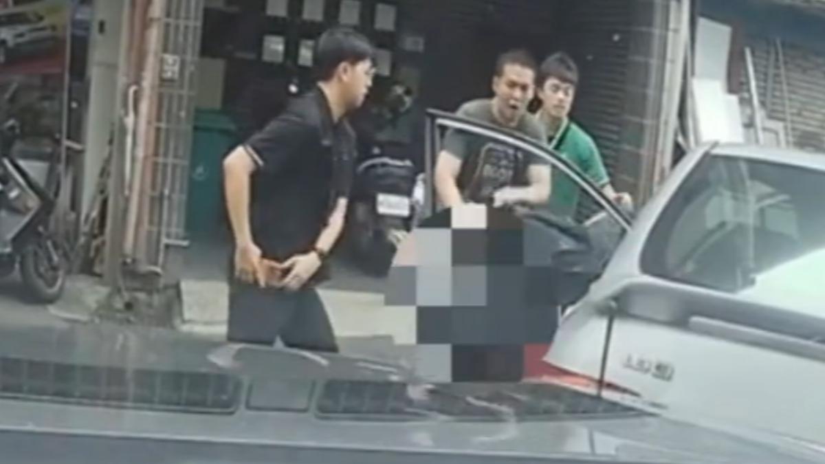 警破窗逮人。(圖/TVBS)