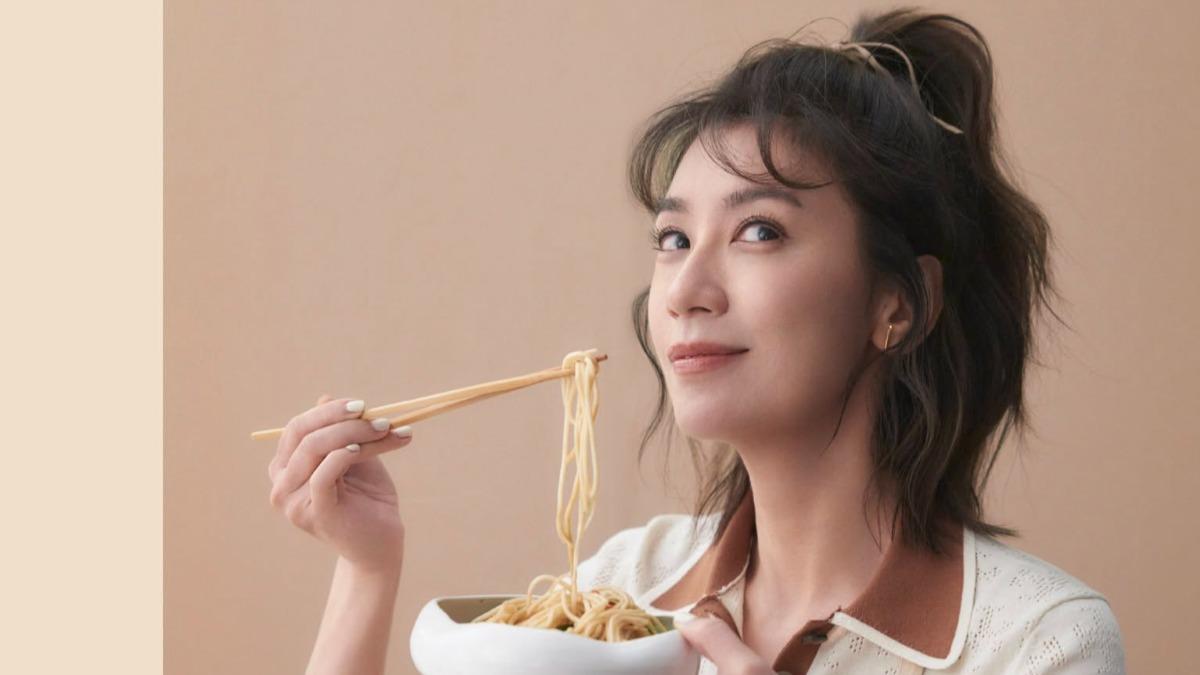 捲毒油風波!賈靜雯拌麵品牌「1產品」急下架 道歉曝退貨辦法