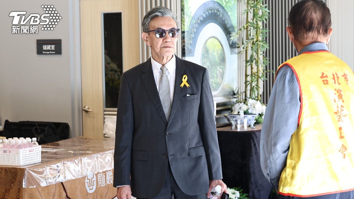資深藝人王道到場送別金鐘獎資深導演王時政。(圖/張哲鳴攝)