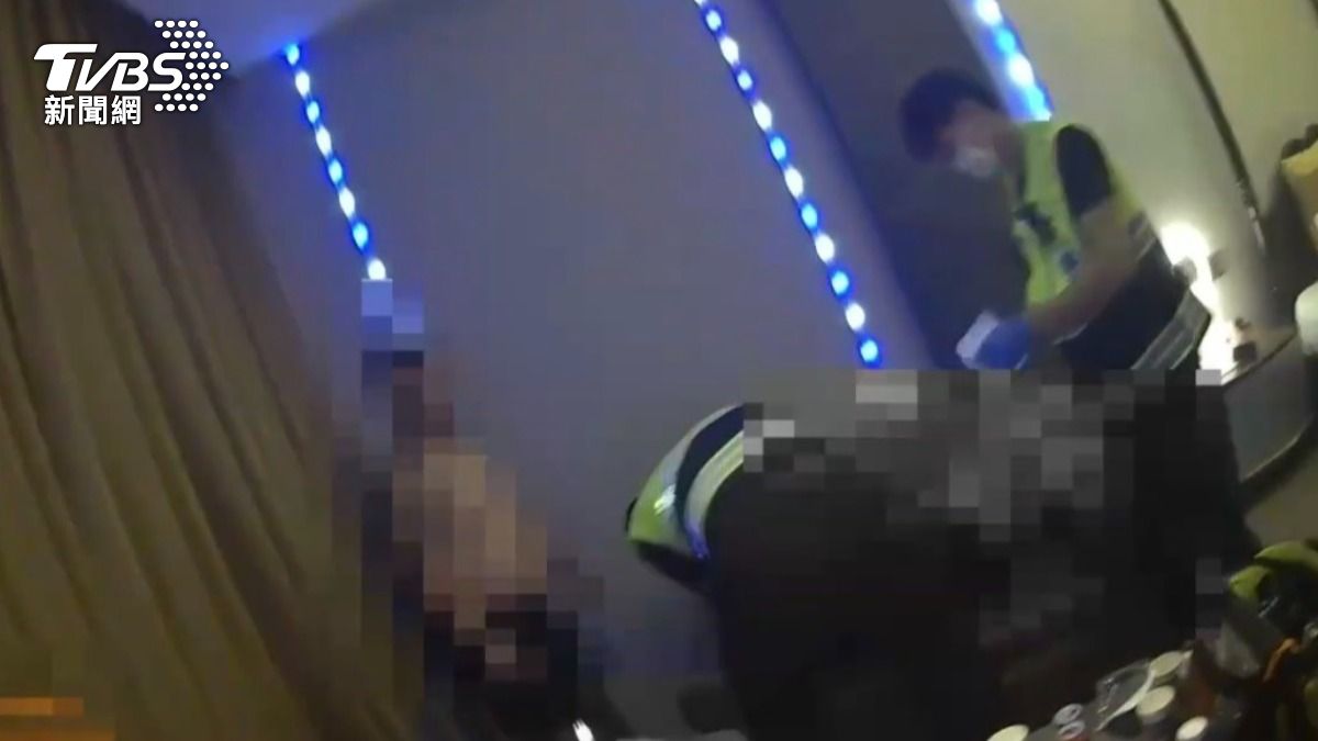 警方抵達旅館後，立即將2人送醫，同時在現場查獲第三級毒品愷他命。（圖／TVBS）