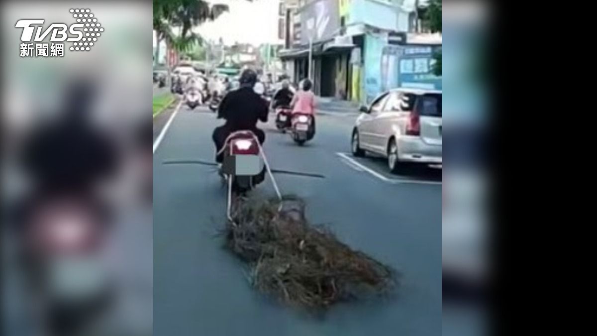 目擊民眾隨即將行車紀錄器畫面擷取後上傳網路,引發大量討論。(圖/TVBS)