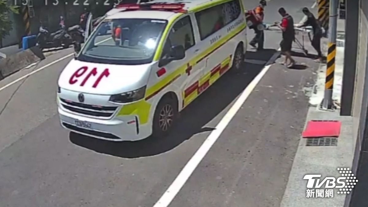 男童送抵醫院時已肢體僵硬。(圖/TVBS)