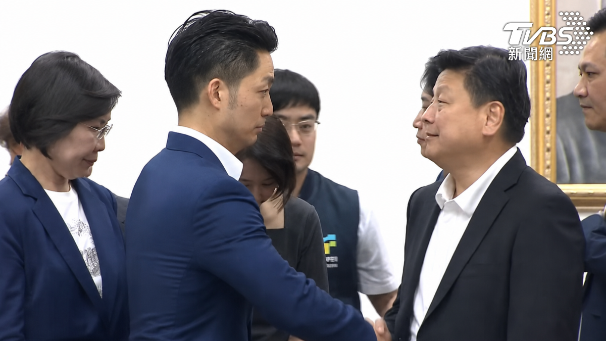 台北市長蔣萬安上午喊話人民應上街抗議後，中午隨即赴立法院拜會國民黨團討論後續因應作為。（圖／TVBS）