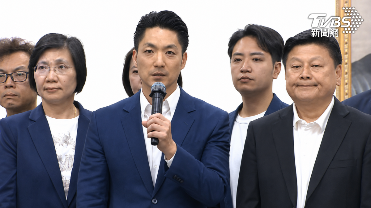 蔣萬安出招了!拜會藍白黨團 嗆「民進黨逼我吃毒油、逼我上街頭」