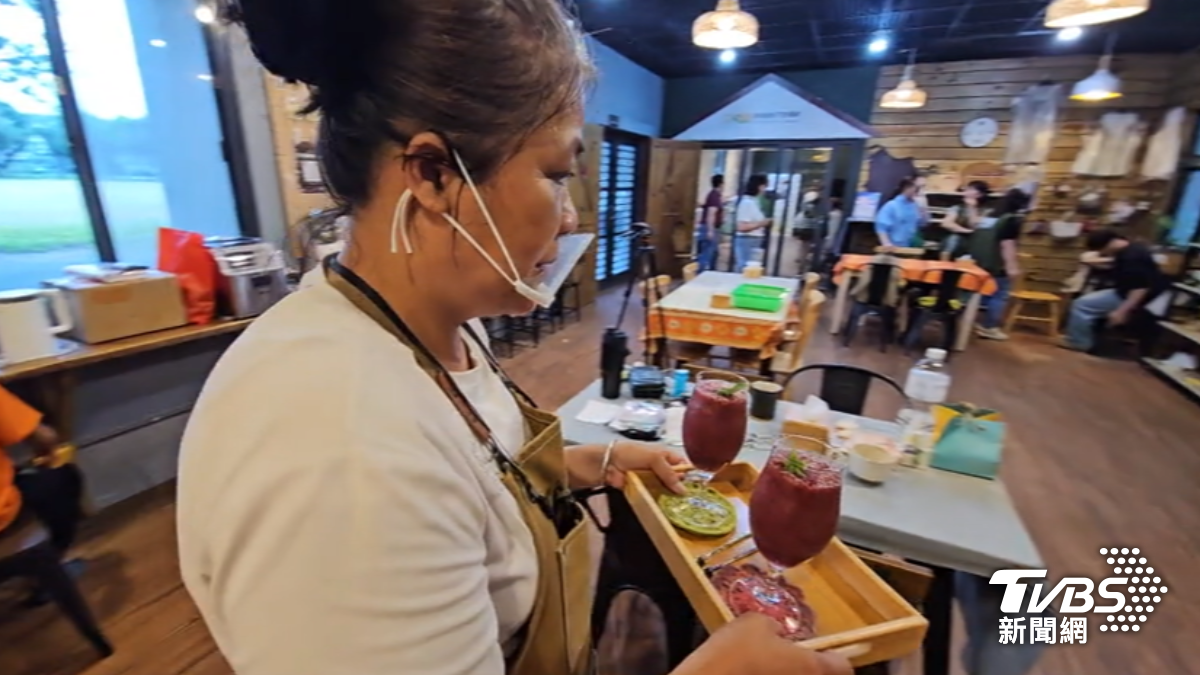 美美感嘆,所以有這份工作,不只工時彈性,團隊中的夥伴也時常給予鼓勵。(圖/TVBS)