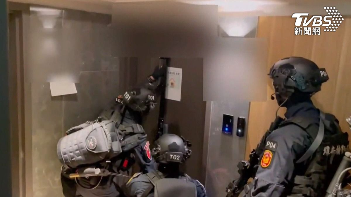 詐騙機房遭警方大舉攻堅拿下,4人被逮後通通遭到羈押。(圖/TVBS)