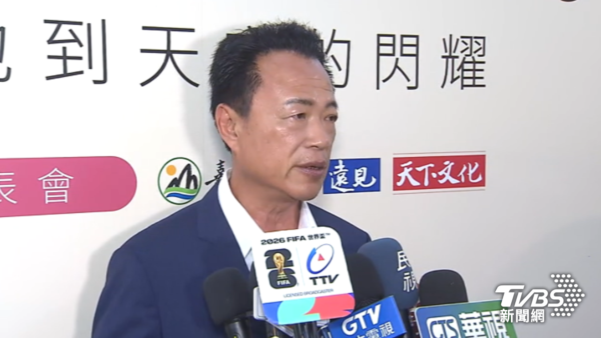 嘉義縣長翁章梁推新書。（圖／TVBS）