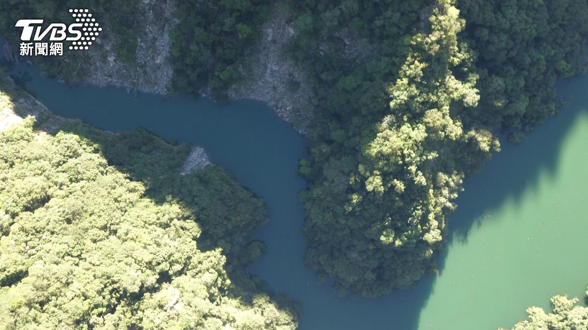 萬里溪堰塞湖警戒!蓄水破100%恐溢流 官方急駁沖毀3橋傳聞