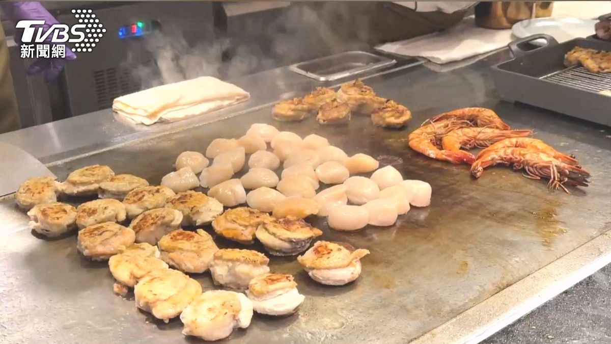 訂位塞爆!台中吃到飽「開放2個月前預約」。(圖/TVBS)