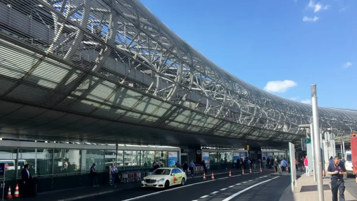 德國杜塞道夫機場(Dusseldorf Airport)。(圖/翻攝自太陽報)