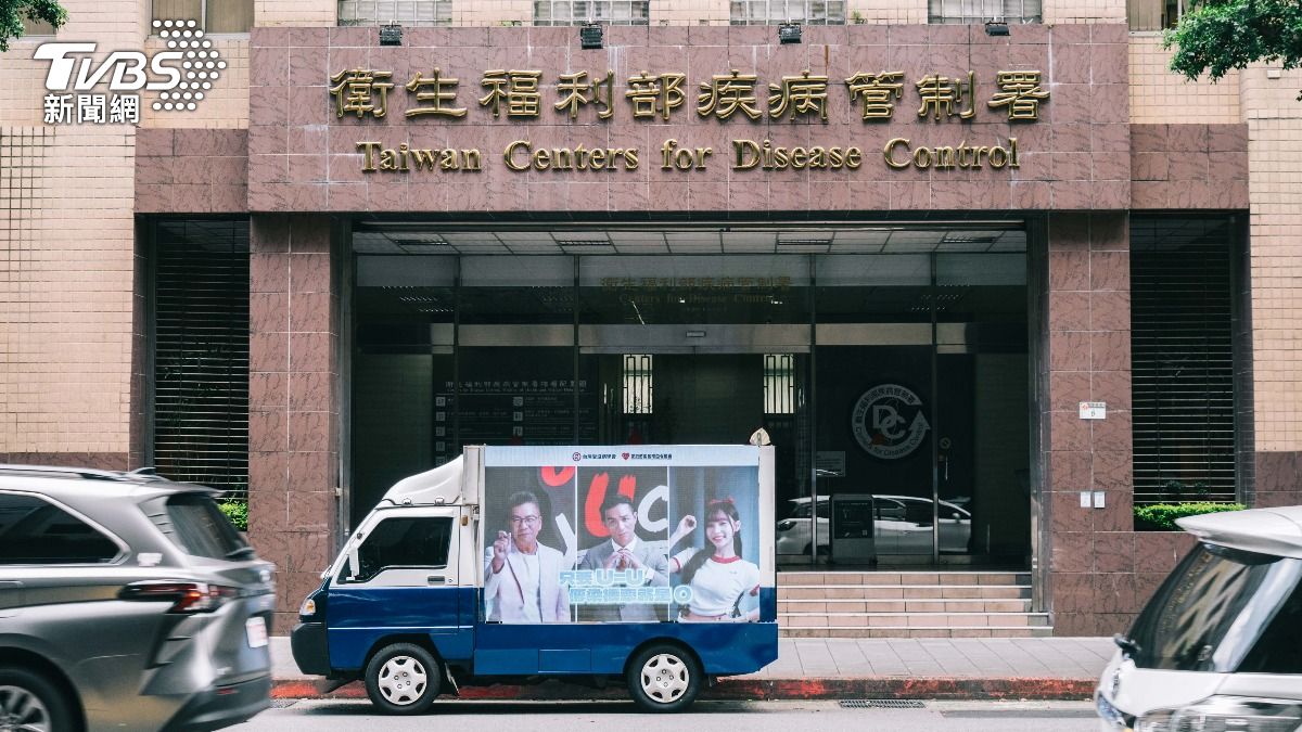 U=U宣導車從臺北起跑,行經疾病管制署,正式啟程六都巡迴。(圖/TVBS)