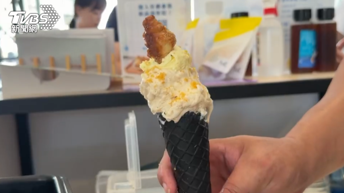 今年共有超過50家特色冰品參賽，除了在地店家，結合特產，端出了以及烏魚子冰（圖／TVBS）