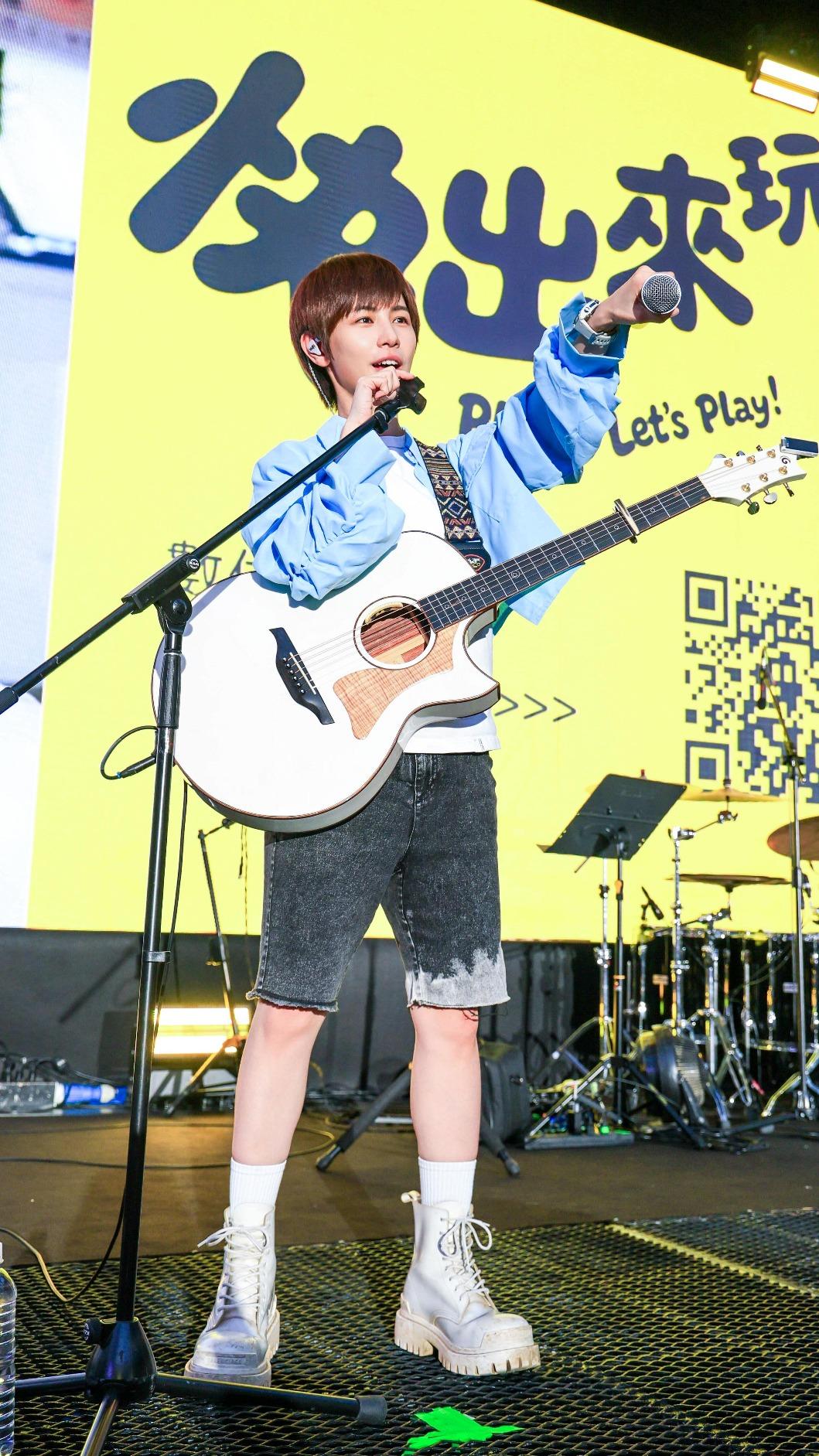 小魏擔任開場嘉賓炒熱氣氛。(圖/相信音樂提供)