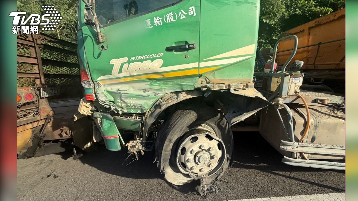 台61線-聯結車-車禍落石-小貨車-自撞分隔島