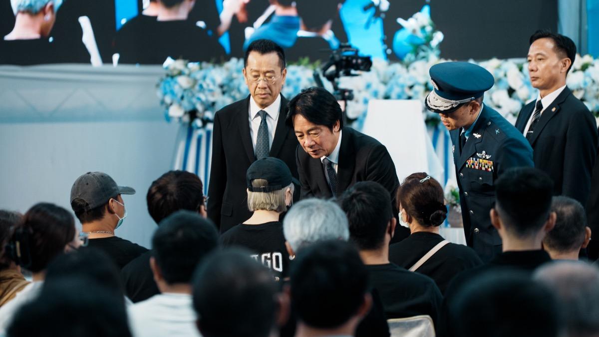 賴清德與國防部長顧立雄一同慰問辛柏毅家屬。（圖／總統府提供）