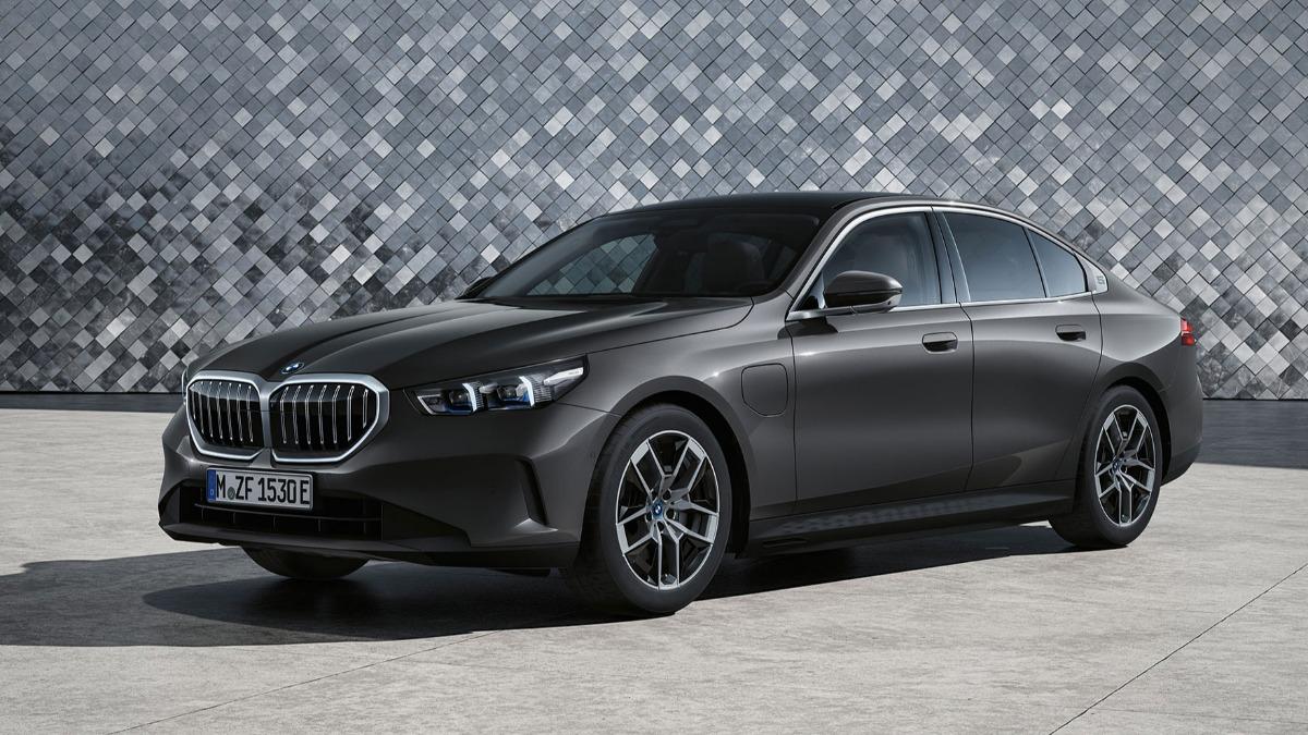 由於啟動馬達繼電器恐引發火災，BMW美國近日召回高達3萬輛PHEV車款。（圖／BMW）