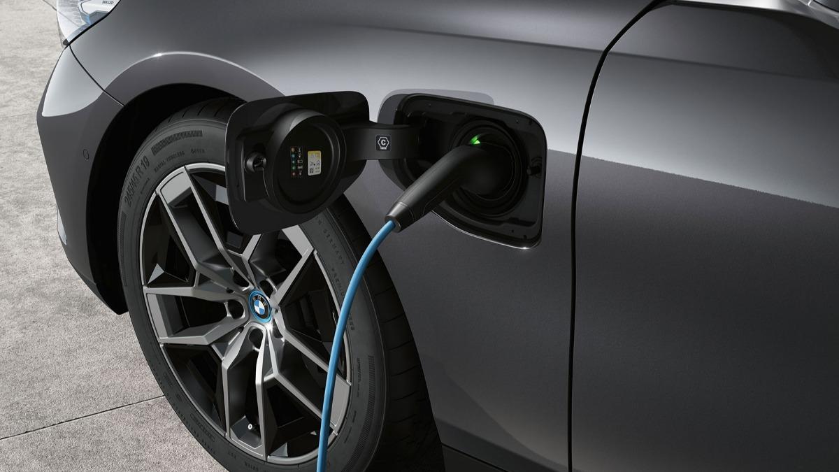 此次召回問題源自啟動馬達繼電器，並非高壓電池系統。（圖／BMW）