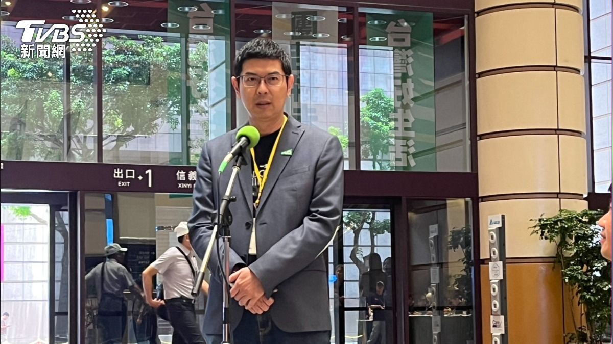 蔣萬安與盧秀燕號召上街反毒油 綠議員酸:開甩鍋大集會?