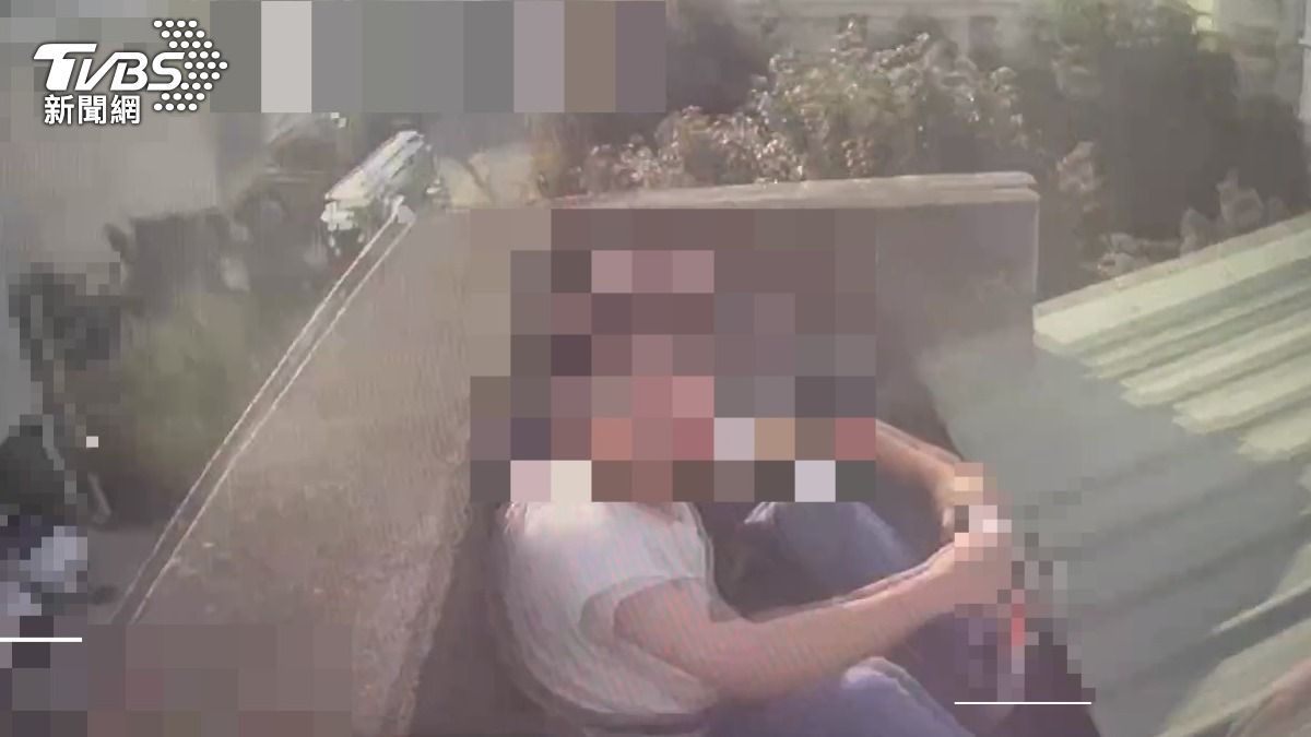 台中男反鎖消失！屋頂突傳詭異腳步聲　警衝頂樓飛撲救命
