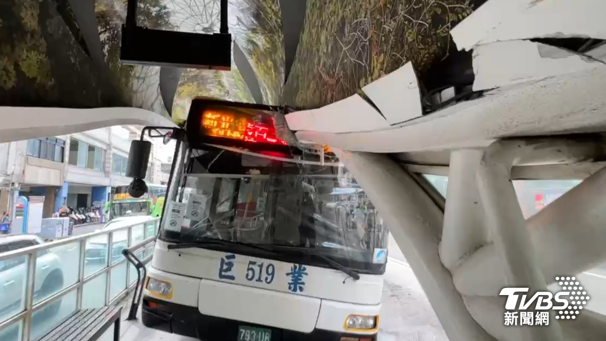 台灣大道車禍-台灣大道公車被撞進站內-台灣大道公車被撞-酒駕-毒駕