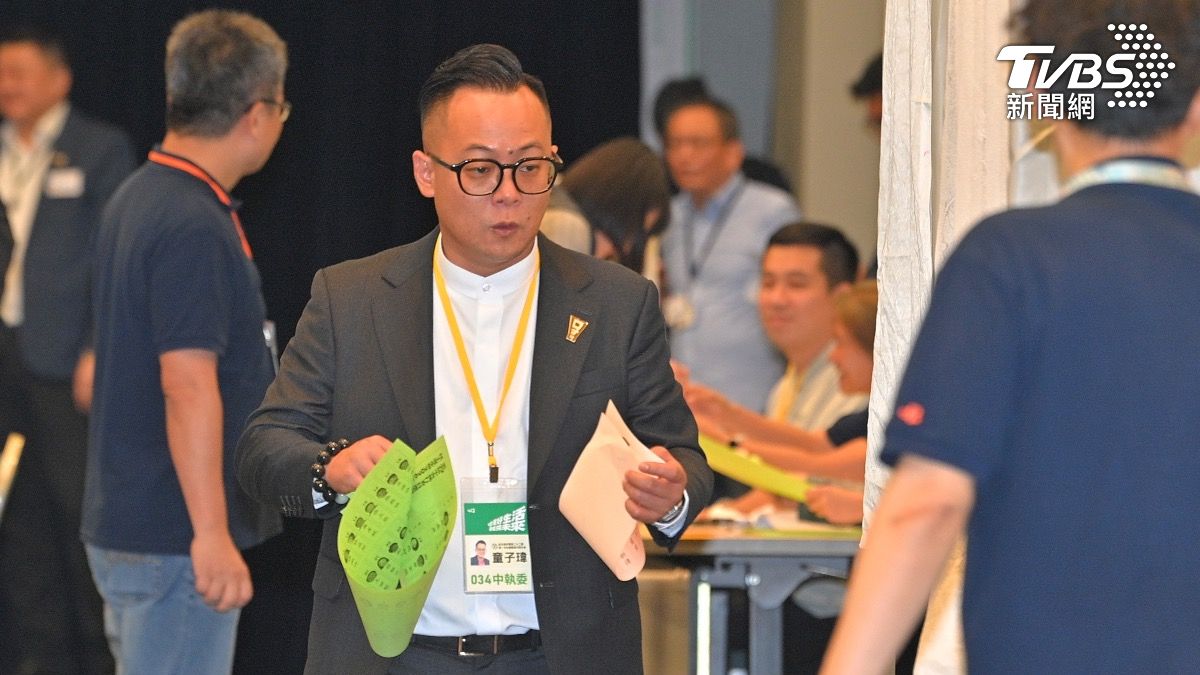 民進黨基隆市長參選人童子瑋投票。(圖/胡瑞麒攝)