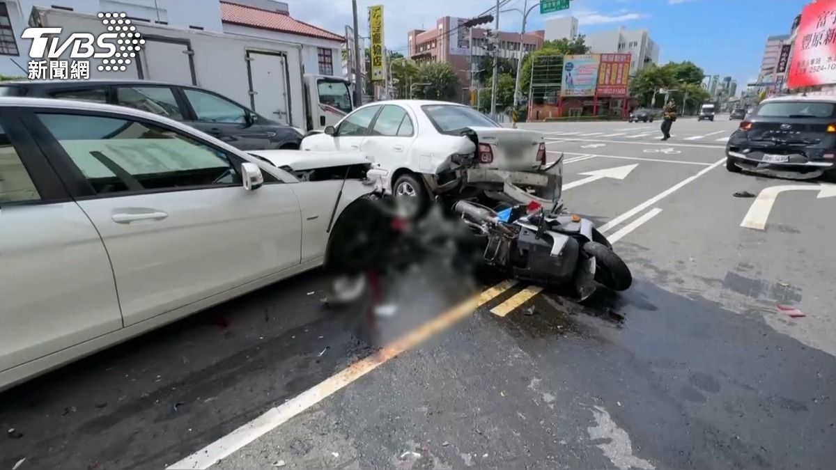 女駕駛毒駕暴衝撞6車!目擊者驚:人飛出來 1男夾車陣身亡