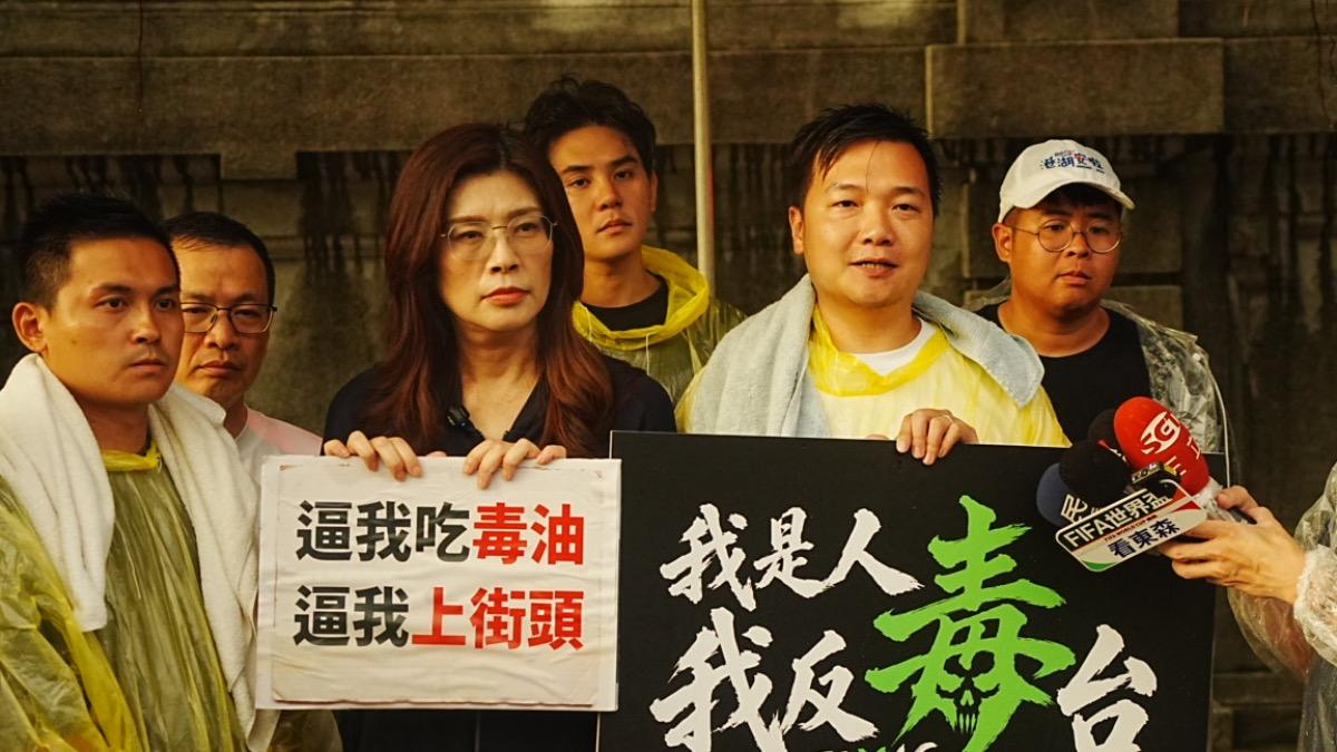 國民黨主席鄭麗文聲援靜坐中的藍營青年。（圖／陳冠安辦公室提供）