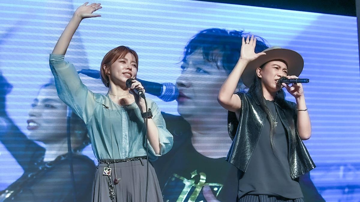 王瞳淚崩哭了!跟艾成「隔空對唱」 救命恩人是她:本來想跟著走