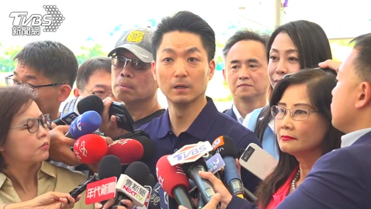 台北市長蔣萬安呼籲民眾不分黨派穿上白色上衣,7月25日站上凱道為食安發聲。(圖/TVBS)