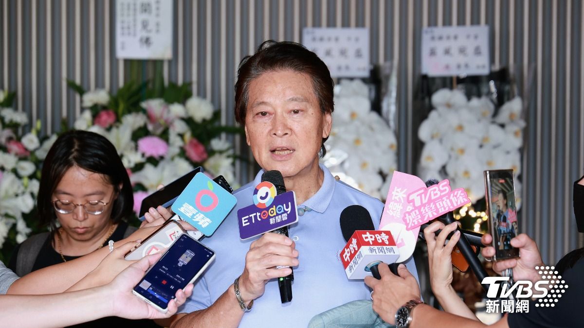 75歲資深藝人周麟遺照曝光！「弟弟」劉尚謙奔告別式淚別　陳美鳳出手了