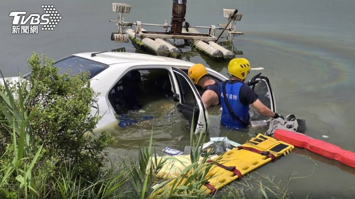 疑車輛失控!台南翁人車滅頂「溺斃自家魚塭」 3小時後成浮屍