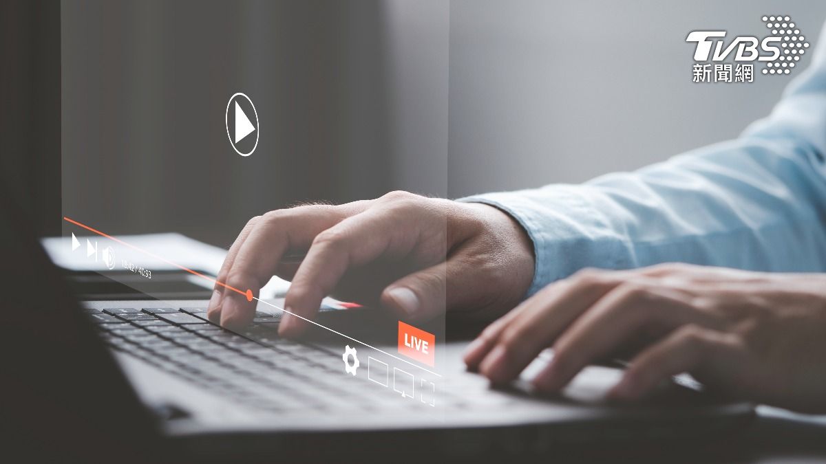 南韓有名YouTuber在直播中服下毒藥導致身亡。(示意圖/達志影像shutterstock)