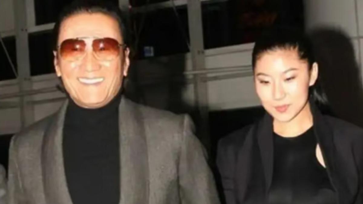 謝賢曾與相差49歲的上海女友Coco(右)譜出一段「爺孫戀」。(圖/翻攝自小紅書)