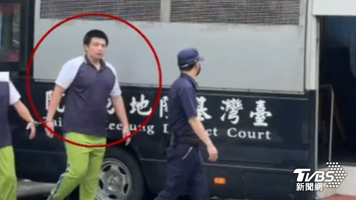 毒駕害命男駕駛，首開調解庭，上囚車之前點頭後悔「吸毒駕車」。（圖／TVBS） 