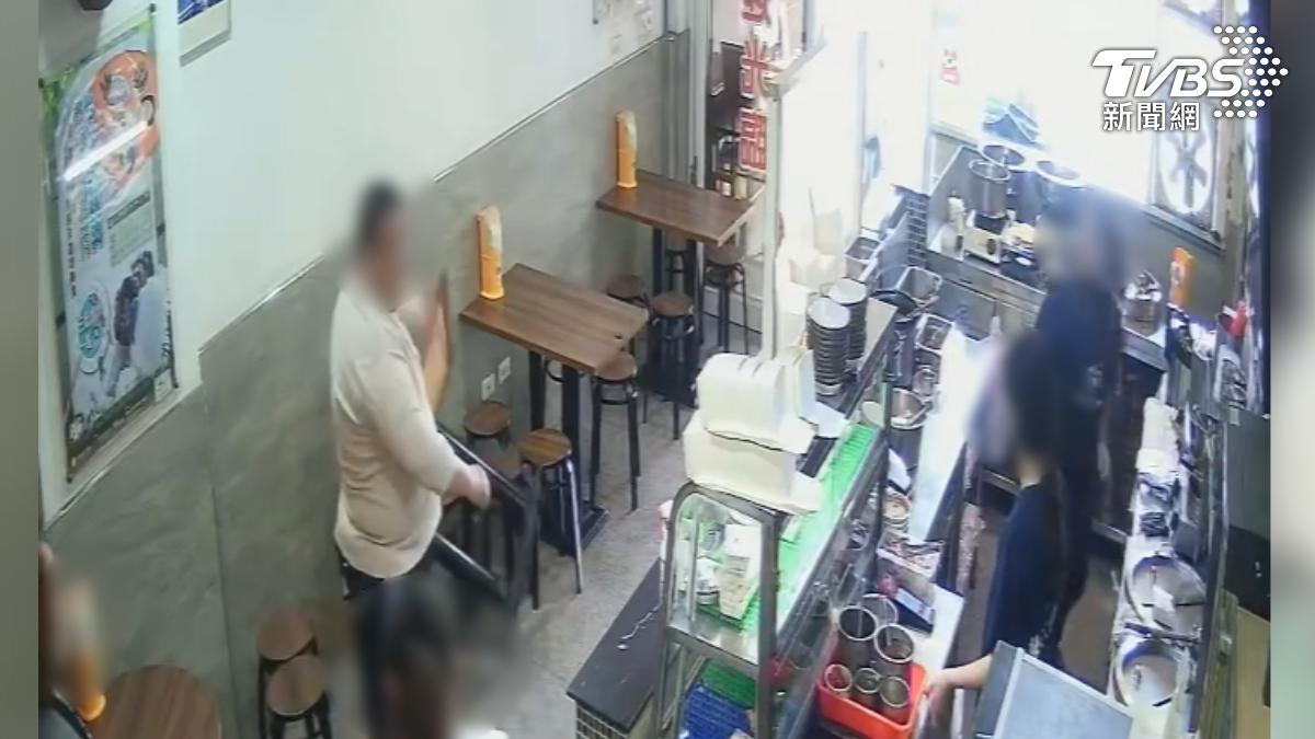 嘉義市一間經營超過30年的林家火雞肉飯爆發家族糾紛,老店爆商標戰!控姪女私設LOGO 創始人氣炸「當場翻桌」(圖/TVBS)