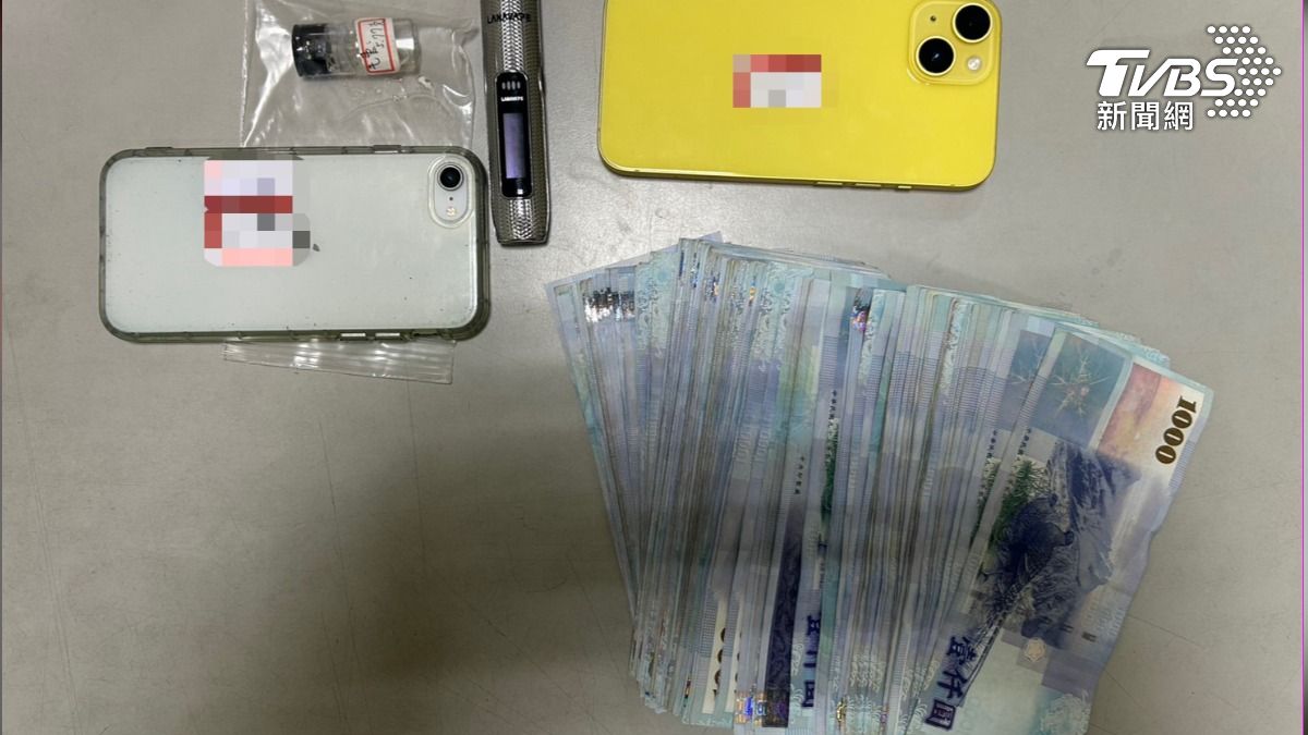 李姓搶匪由陳姓同夥逃亡半小時後被逮，結果16萬現金被追回，身上毒品也曝光。（圖／TVBS）