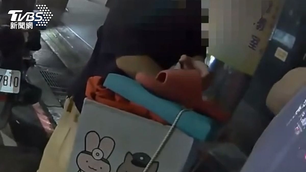 林男眼神渙散、精神恍惚，還一度想假借「找拖鞋」等理由藉機開溜。（圖／TVBS）