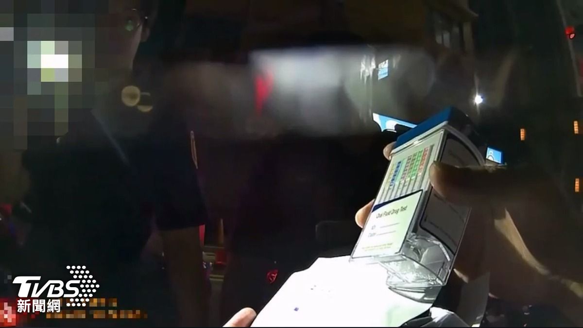 警方現場依法對林男實施唾液篩檢，結果呈現二級毒品「安非他命」陽性反應。（圖／TVBS）